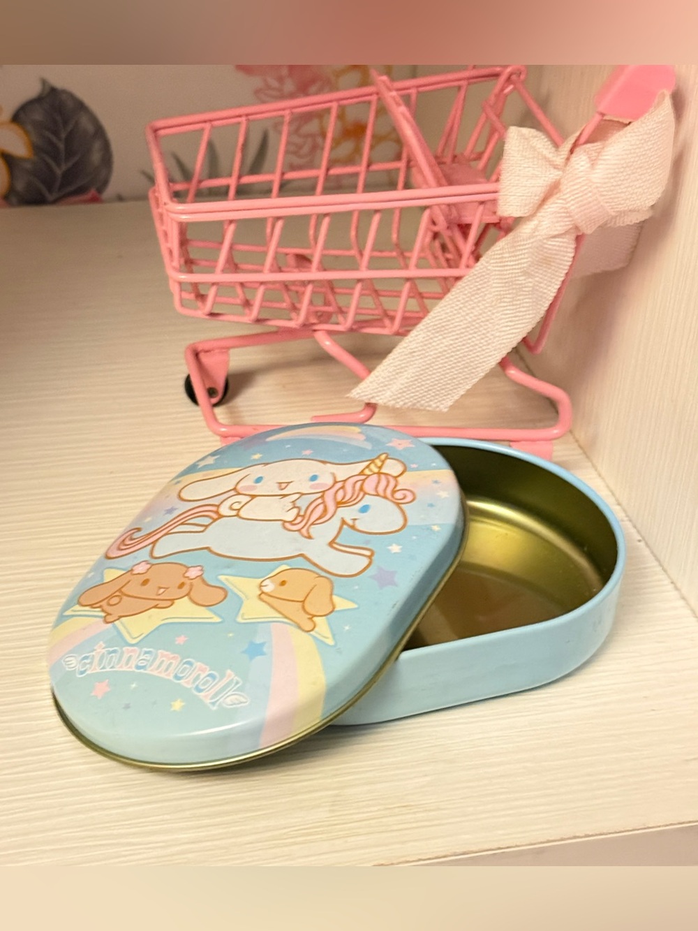 2006 Sanrio cinnamoroll tin box